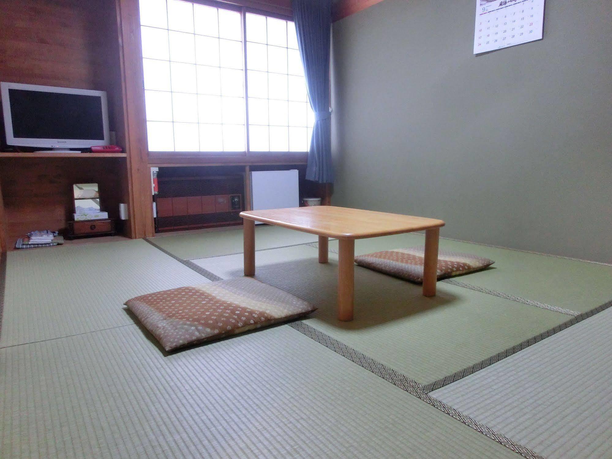 Minshuku Iwatakan Takayama  Exteriör bild